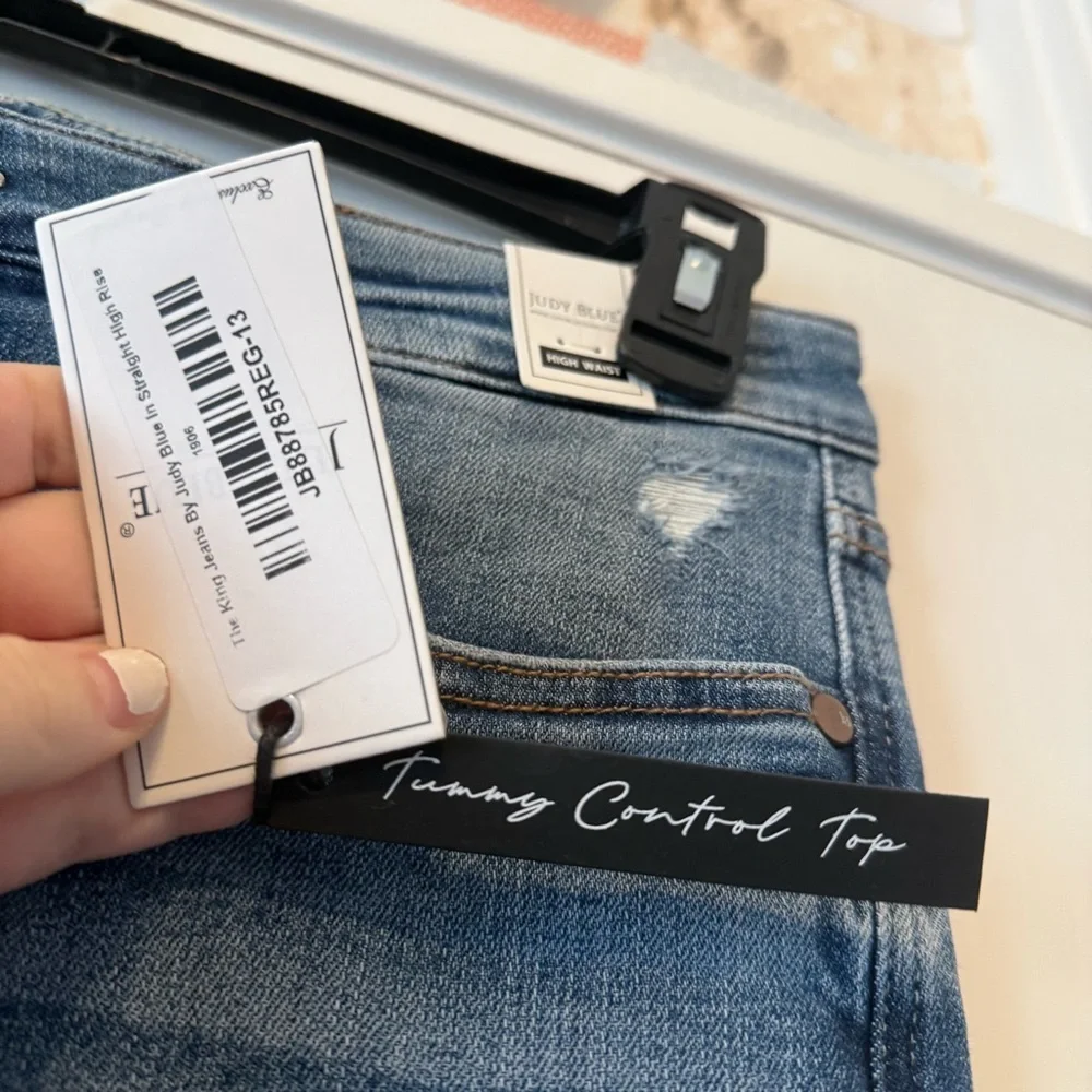 NWT Judy Blue Straight High Rise Tummy Control Distressed Knee Jeans Size 13/31 - Picture 10 of 16